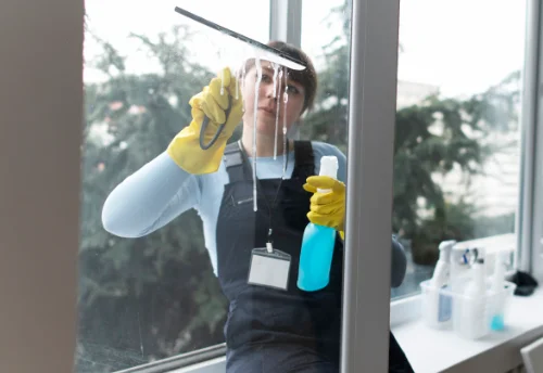 Nettoyage de vitres intérieures et extérieures à Vendhuile